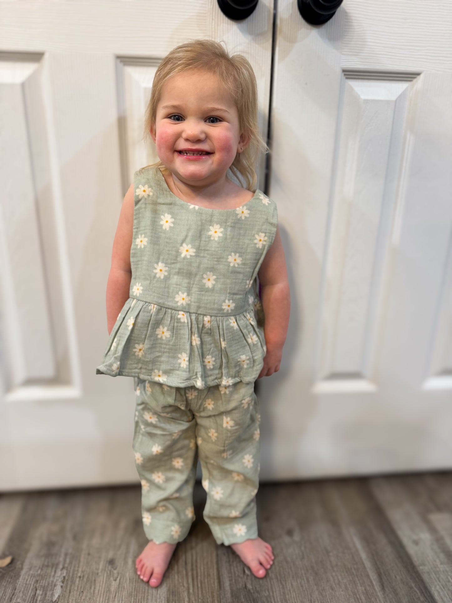 Sage Muslin Daisy Set